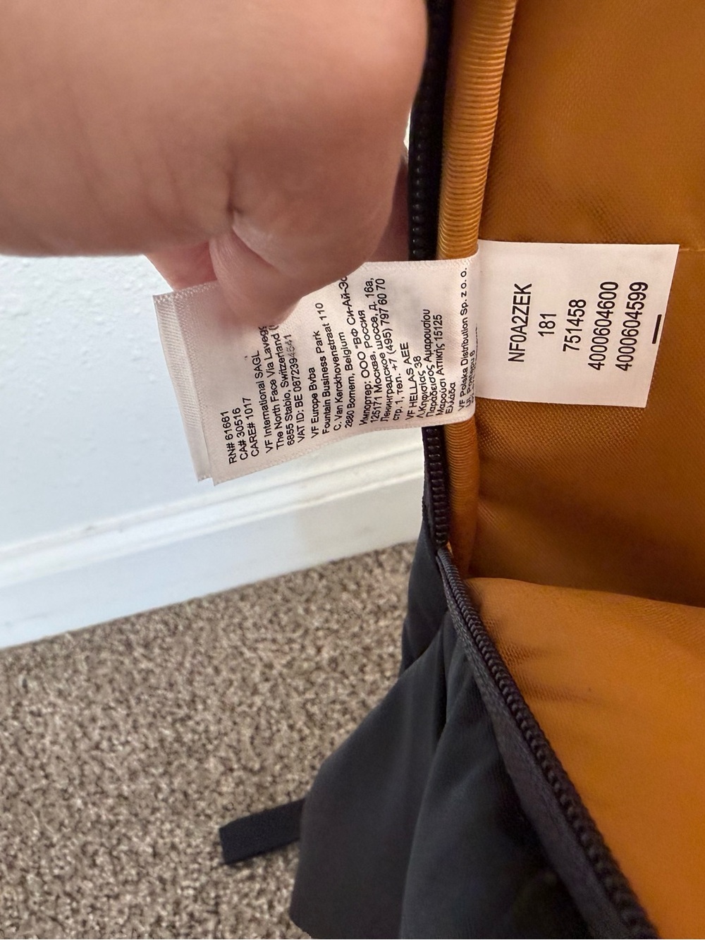 The North Face KABAN 2.0 Backpack 38L Black Travel Laptop Backpack Carry-On Bag - Picture 13 of 13